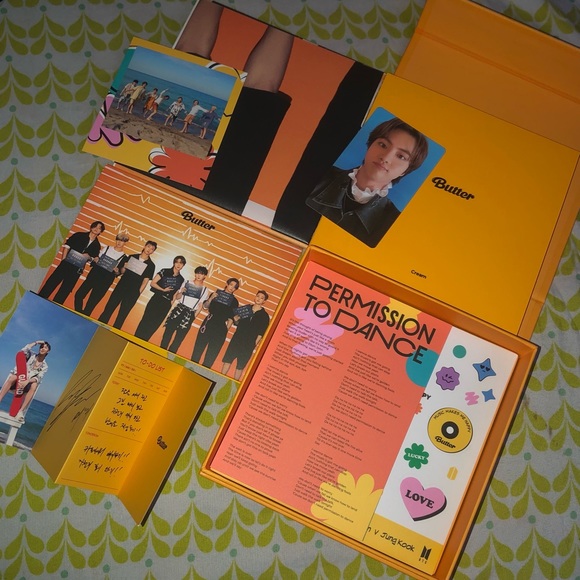 BTS butter album cream version, new, includes everything, perfect. - Picture 2 of 2